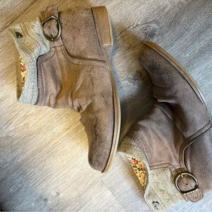 Roxy Tan Ankle Boots with Knit Cuff